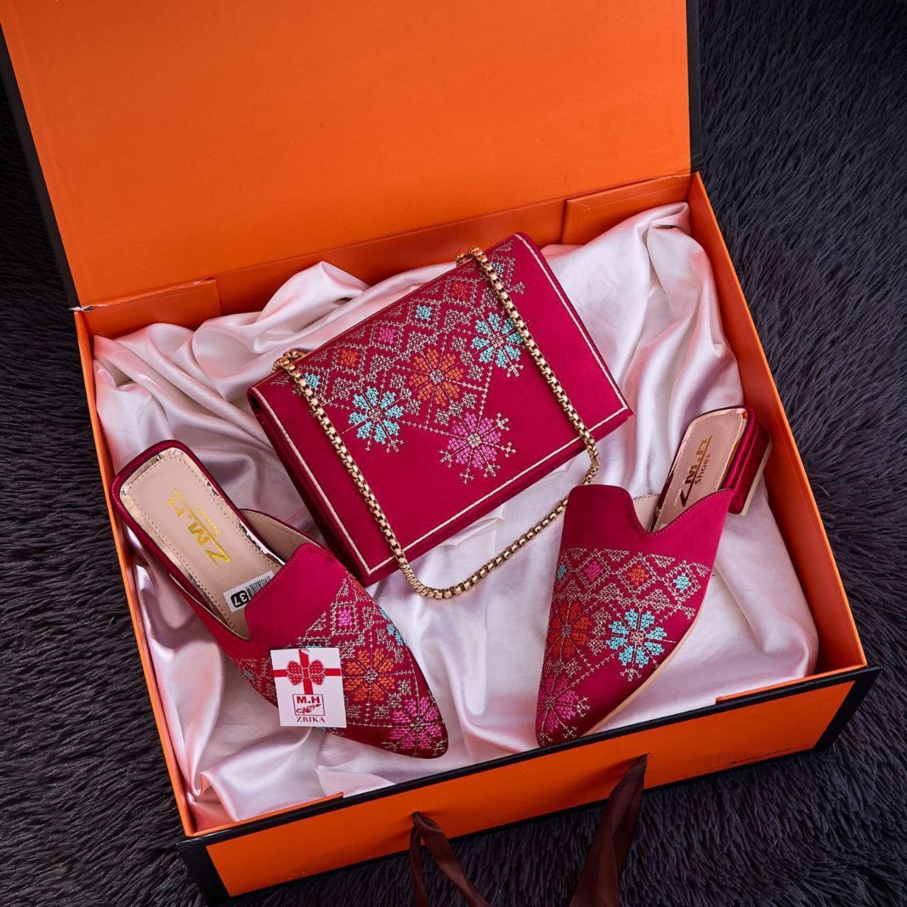 باك  العيد: بلغة وصاك مطروزين